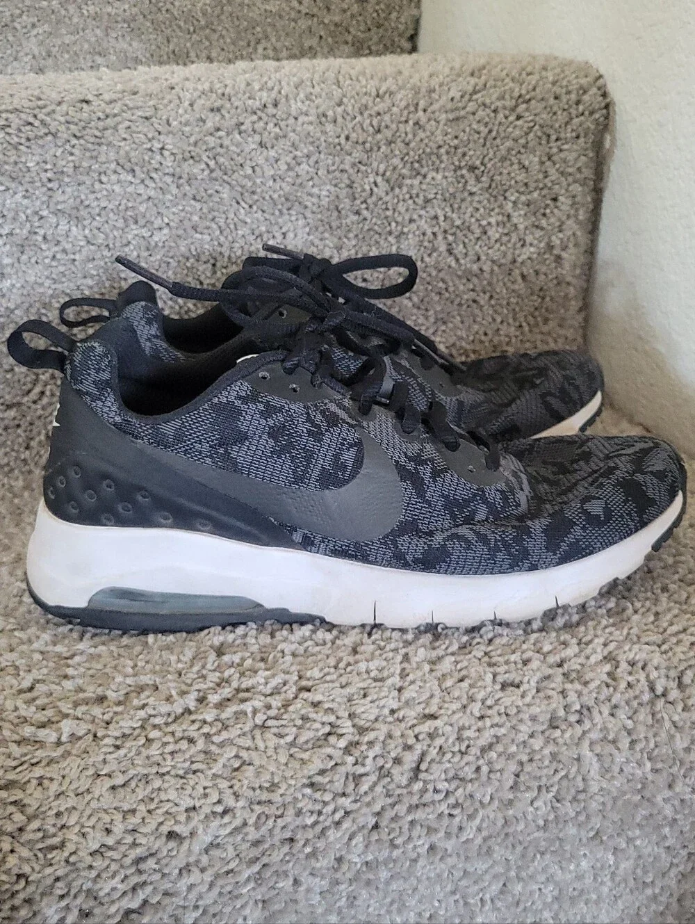 Nike Women's Air Max Motion LW ENG sneakers Size 6.5